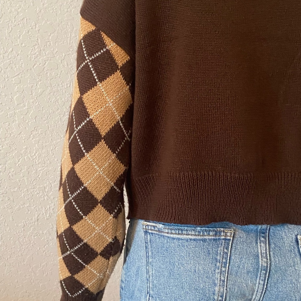 Derek Heart Brown and Cream Crew Neck Sweater with Argyle Pattern - Picture 4 of 7